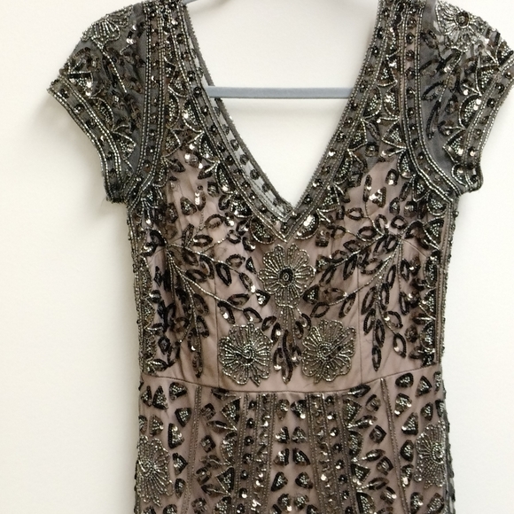 COPY - Oleg Cassani, bronze beaded gown size 6 - Picture 4 of 4